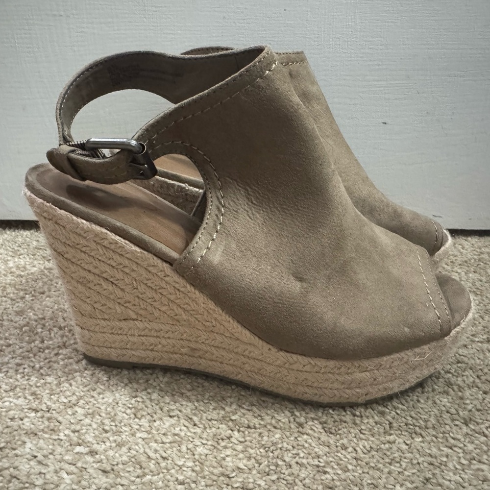 Women's Tan Wedge Sandals